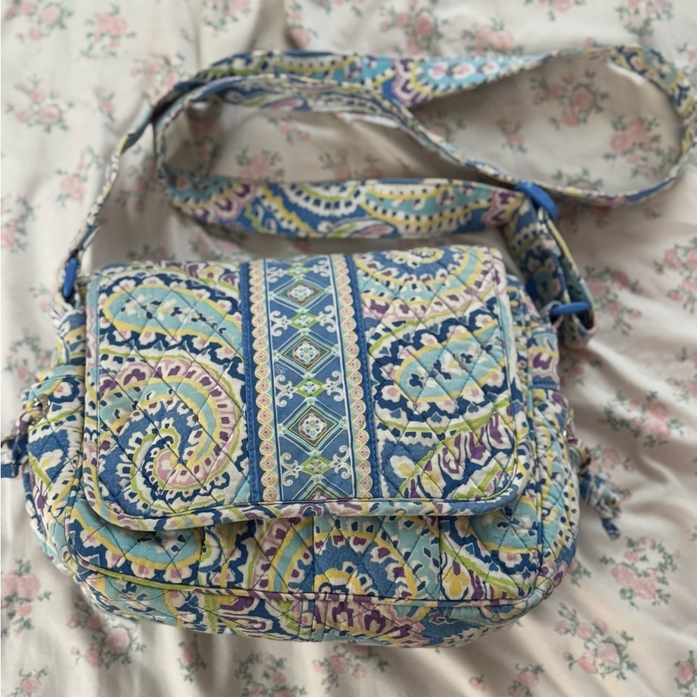 ✨like new✨ Vera Bradley Crossbody Purse  Blue Floral  9"X11"x4.5"